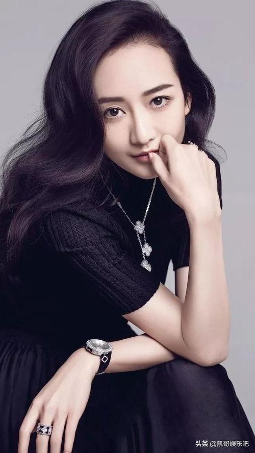 美女地头吃瓜视频下载,美女地头吃瓜视频下载，夏日清凉一幕