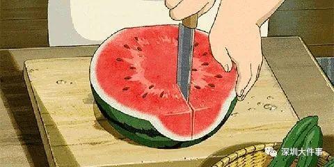 吃瓜群众显身手视频素材,视频素材中的趣味瞬间