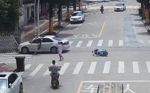 浙江撞车吃瓜事件视频最新,视频揭露惊人真相，网友热议不已