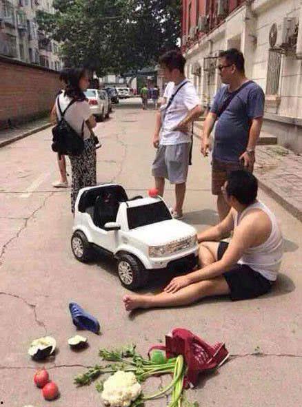 碰瓷吃瓜大哥视频,一场网络热传视频引发的全民热议