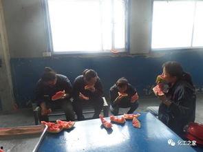 厂工们集体吃瓜视频,欢乐瞬间引网友热议