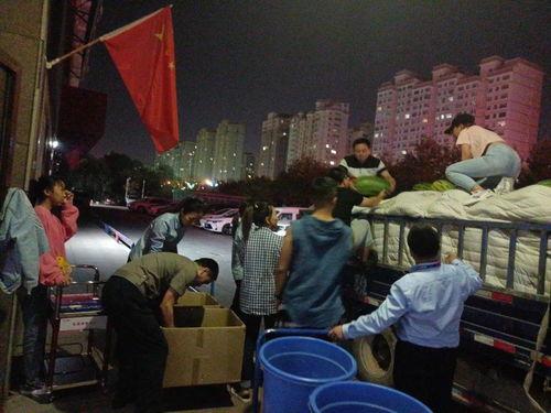 厂工们集体吃瓜视频,欢乐瞬间引网友热议